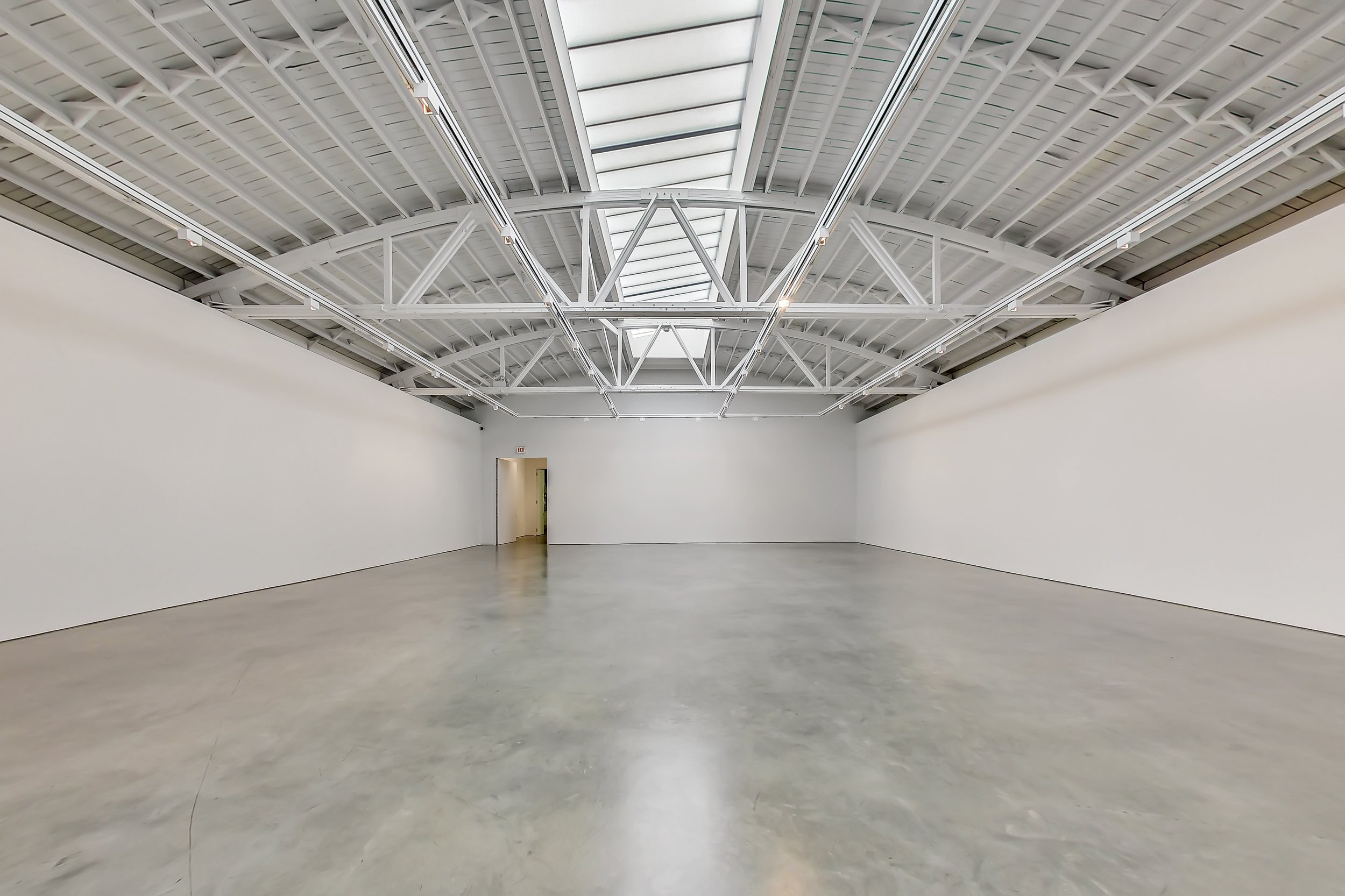 empty exhibit space in rose gallery in chicago